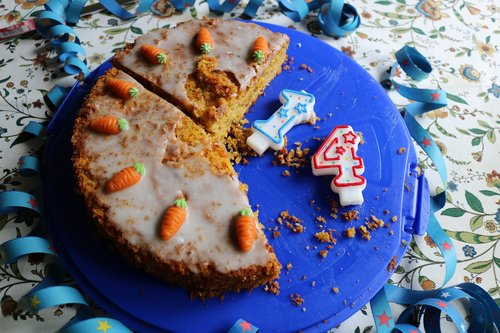 birthday  cake  carrots