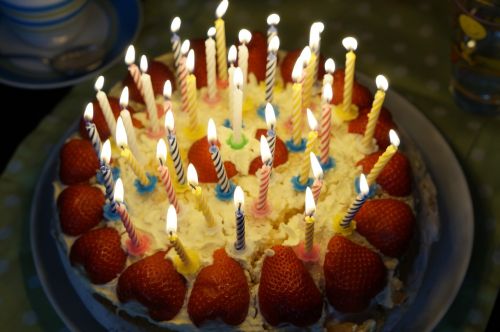 birthday cake burn candles