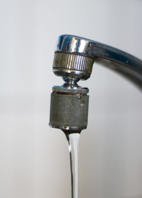 tap water kitchen faucet