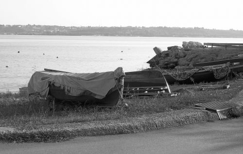 black and white boat porto