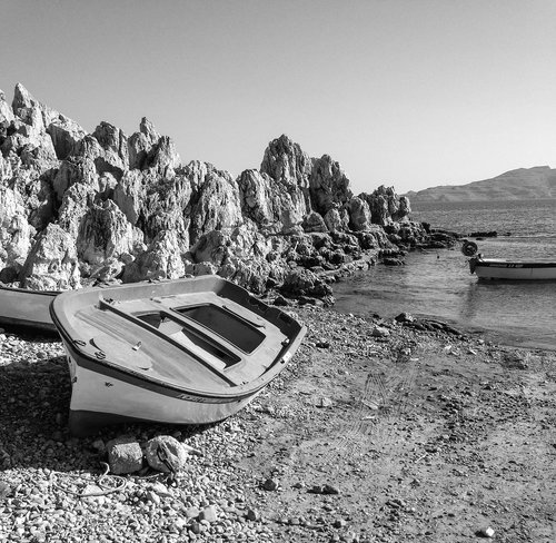 black and white  boat  black and white photo