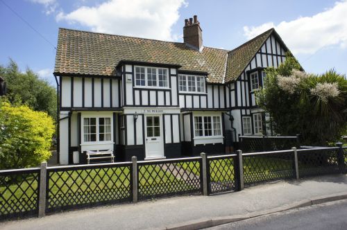 Black And White House In Thorpeness