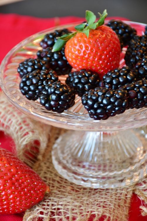 blackberries strawberry fruits