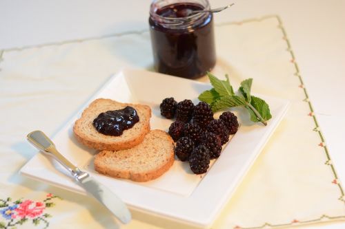 blackberries jam bread