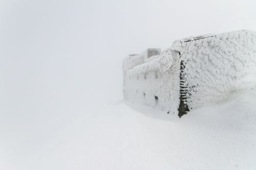 blizzard snow house