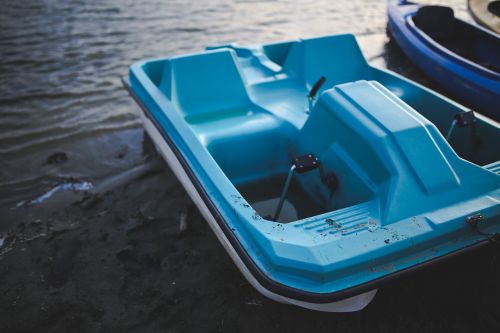 blue pedalo boat