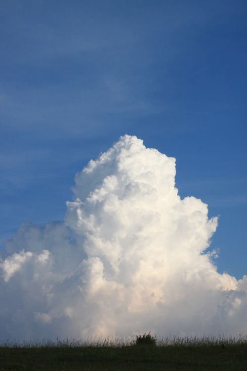 blue clouds fluffy