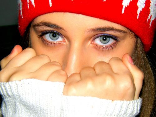blue eyes girl hat