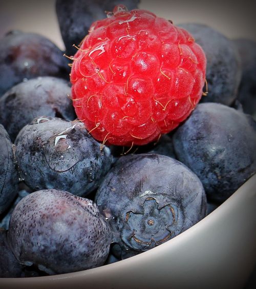 blueberries raspberry fruits