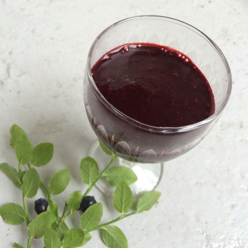 blueberries smoothie shot