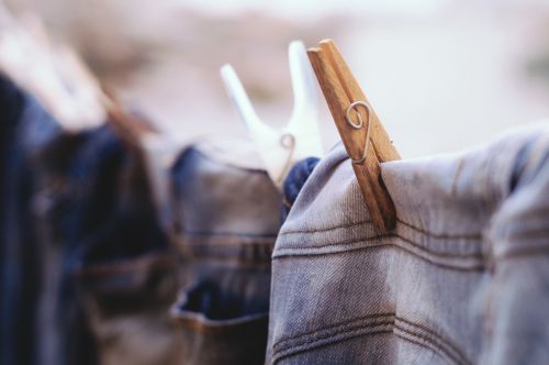 blur clothes clothespins