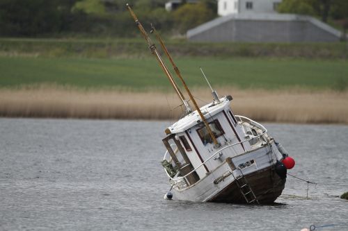 boat wreck sunken