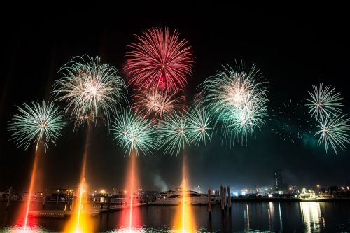 boat dubai fireworks