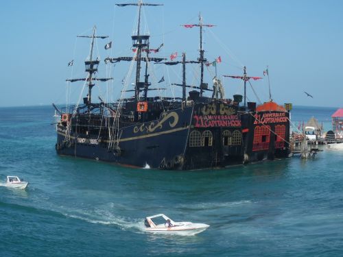 boat pirate sea