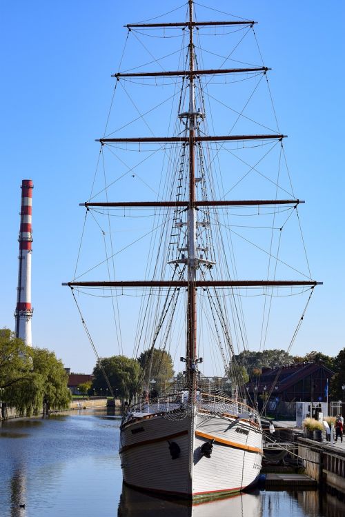 boat sailing ship meridiana