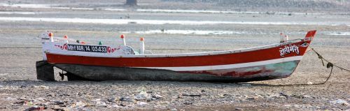 boat stranded low tide