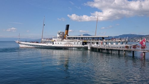 boat  lake  geneva