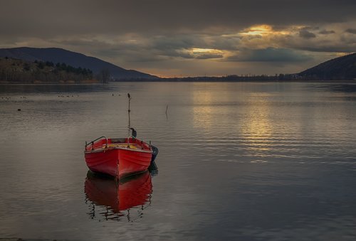 boat  red  lake