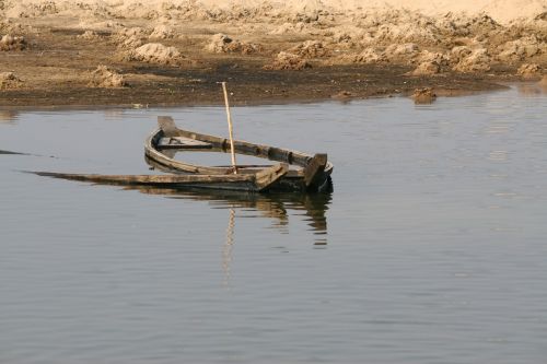boat sinking sink