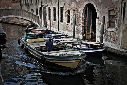 boats venice old houses