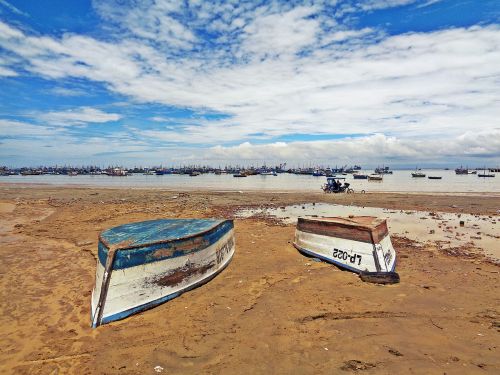 boats blue sky beach