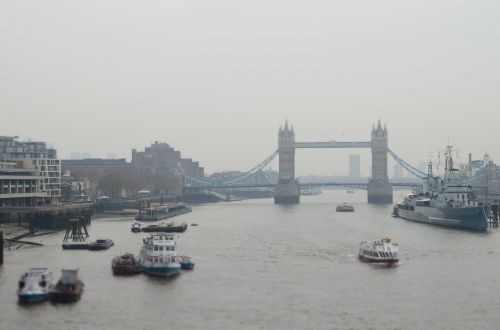 boats bridge london