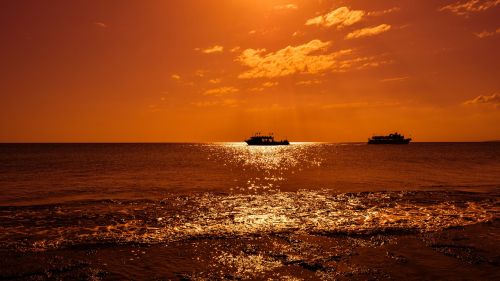 boats sunset sunlight