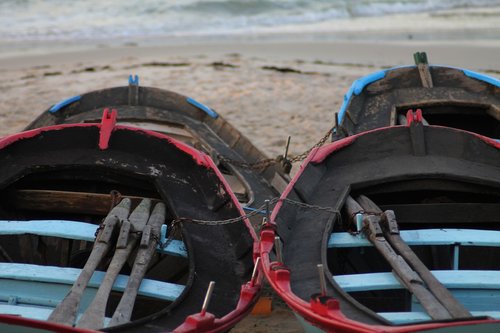 boats  sea  sand