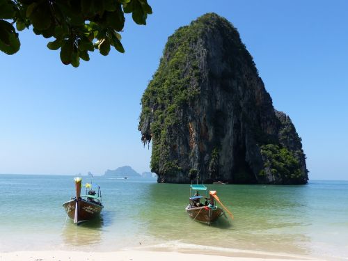 boats spoke the beach krabi