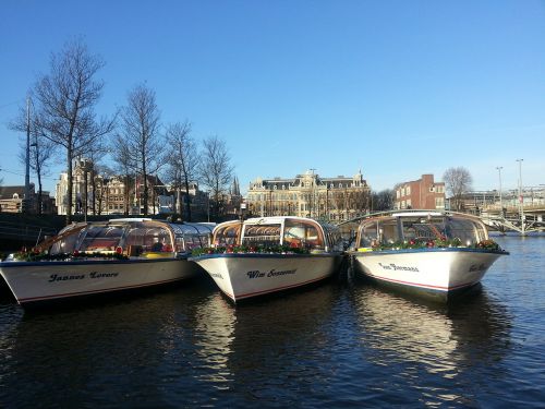 boats amsterdam canal