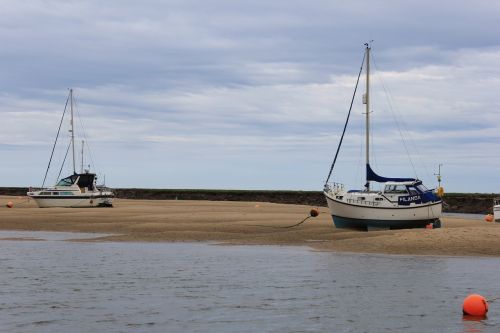 boats low tide beach