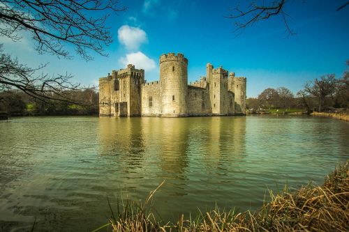 bodiam castle castle lake