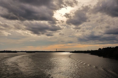 body of water  cloud  nature