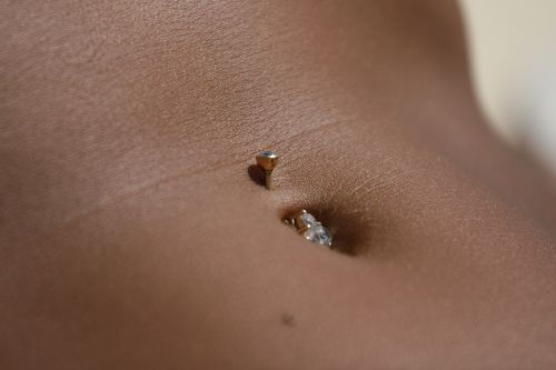body piercing skin belly button