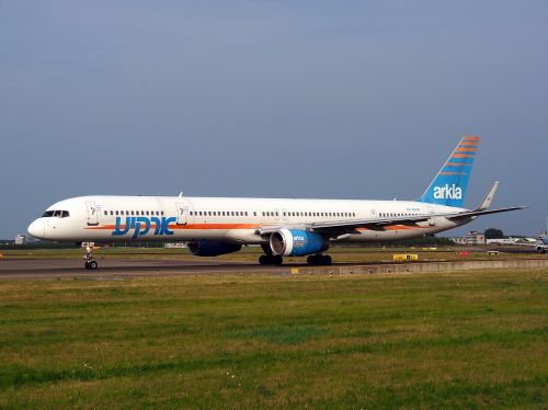 boeing 757 israeli airlines taxiing