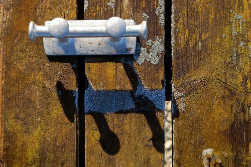 bollard  mooring  ship