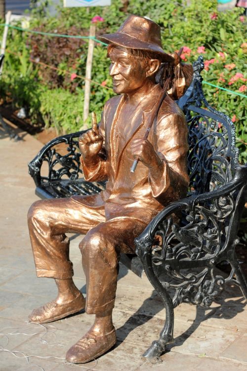 bollywood raj kapoor statue