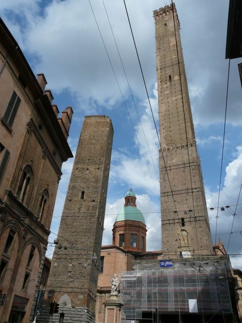 bologna italy towers