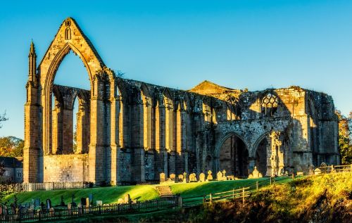 bolton abbey bolton priory yorkshire