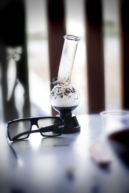 bong glasses drugs