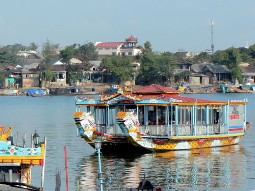 booed boat pearl river