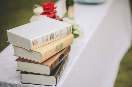 books decoration wedding