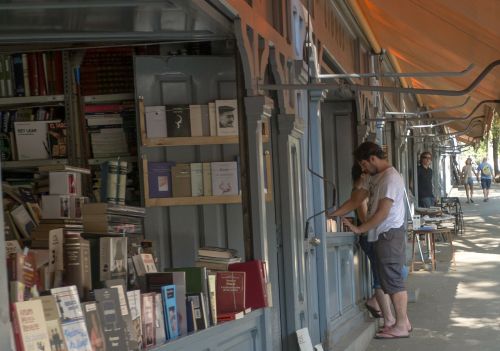 books sale kiosk