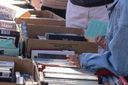 books  market  sale