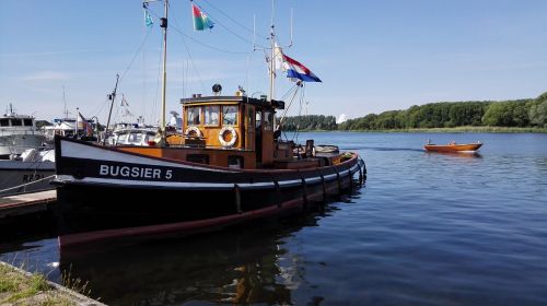 boot ship tug