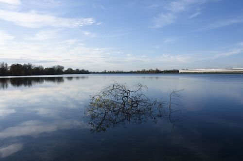 bordeaux lake water