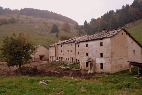 borgo houses mountain