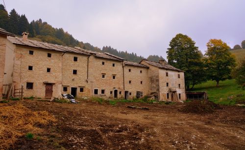 borgo houses mountain