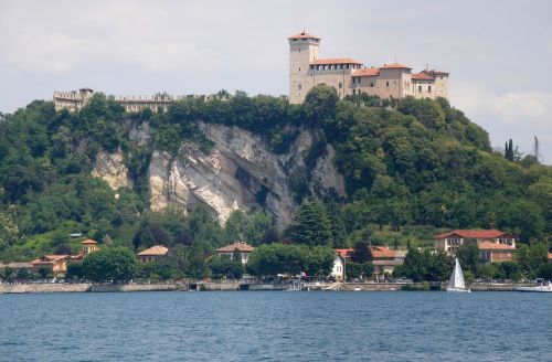 borromeo castle lake maggiore angera