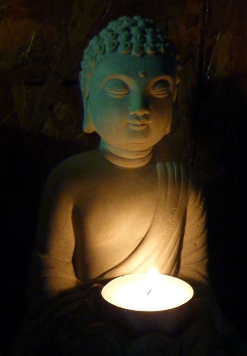 bouddah statuette candle